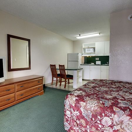 Intown Suites Extended Stay Raleigh Nc - Capital Blvd Eksteriør billede