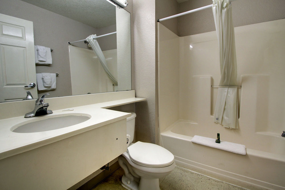 Intown Suites Extended Stay Raleigh Nc - Capital Blvd Eksteriør billede