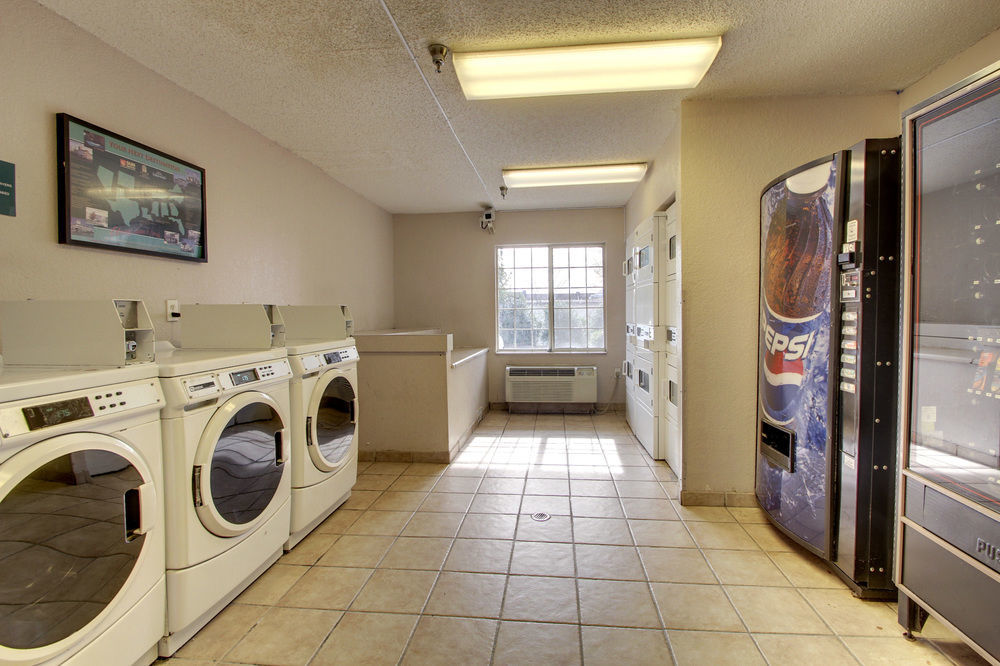Intown Suites Extended Stay Raleigh Nc - Capital Blvd Eksteriør billede