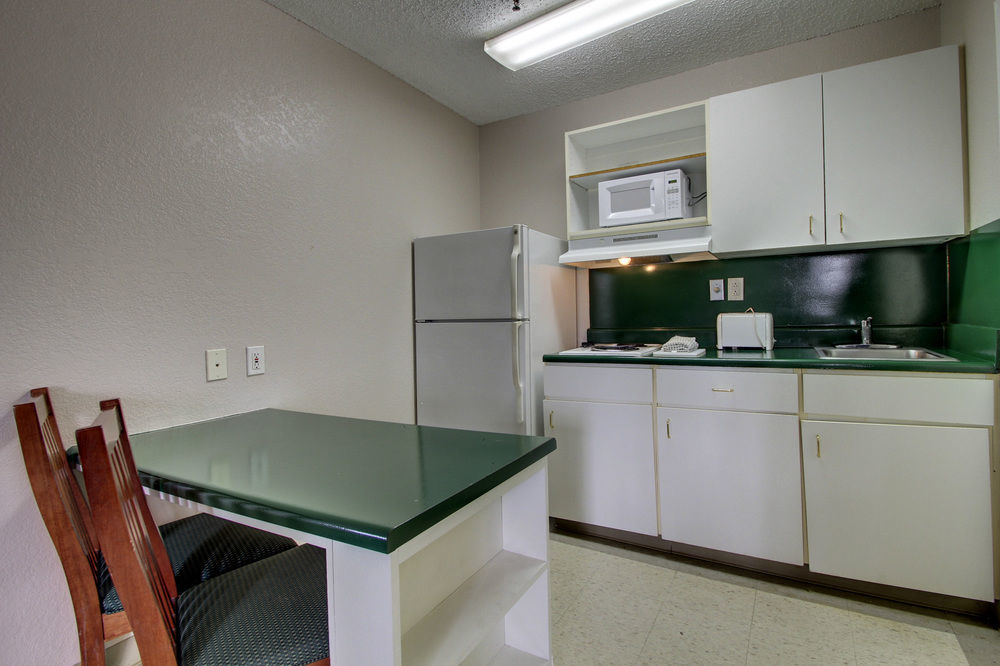 Intown Suites Extended Stay Raleigh Nc - Capital Blvd Eksteriør billede