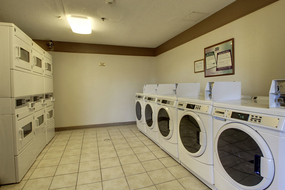 Intown Suites Extended Stay Raleigh Nc - Capital Blvd Eksteriør billede